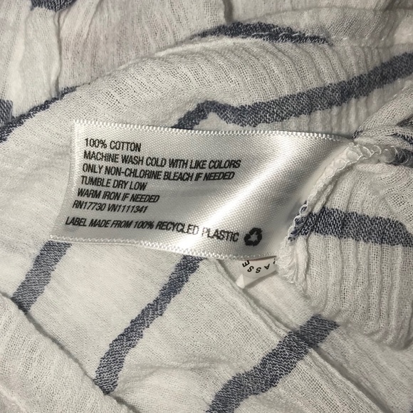 🌴3/$20 Merona Seersucker Button Down Top white B… - Picture 8 of 8